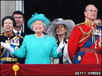 The Queen and the Royals on balcony