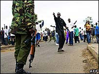 Protestos em Kisumu, no Quênia. 16/02/08. Foto: AFP. 