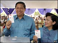 Susilo Bambang Yudhoyono ve eşi Kristiani Herawati