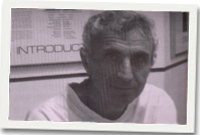 Peter Lord yn yr Arddangosfa a luniwyd ganddo yn Eglwys Llanbadarn Fawr