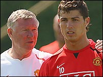 Ronaldo hiện đang phục hồi chấn thương mắt cá chân