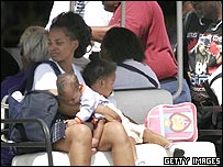 पलायन कर रहे लोग