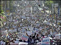 Mijra vetë morën pjesë në demonstratën pro largimit të presidentit Aristide