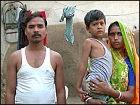 अरविंद अपने माता-पिता के साथ