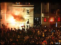 امریکی سفارتخانے پر حملہ