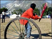 ’ کرکٹ، کرکٹ، کرکٹ؟ لوگوں کو احساس نہیں کہ وہ اپنا وقت برباد کر رہے ہیں؟‘