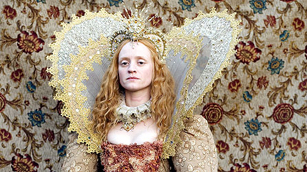Actress portraying Elizabeth 1