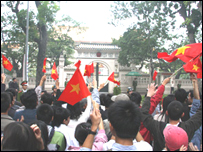 Biểu tình phản đối bên ngoài Đại sứ quán Trung Quốc ở Hà Nội