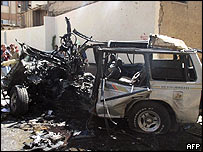 بم دھماکے میں کار بری طرح تباہ ہوگئی