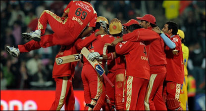 जीत के बाद रॉयल चैलेंजर्स बंगलौर की टीम