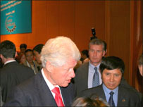 Tổng thống Bill Clinton tại cuộc tọa đàm