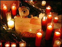 Španělé uctívají památku obětí