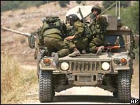 Xe tăng Israel vượt qua biên giới