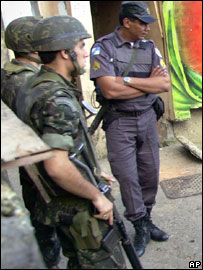 Exército está atuando junto com a PM no Rio