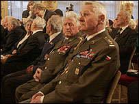 Čeští váleční veteráni na Pražském hradě