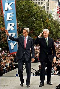 John Kerry s Billem Clintonem ve Filadelfii