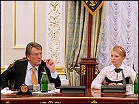 Ющенко, Тимошенко (фото секретаріату президента України).