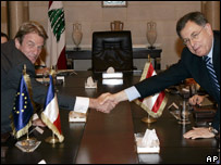 Bernard Kouchner (esquerda) e o premiê libanês Fouad Siniora.