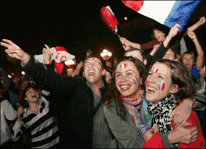 French fans celebrate in Paris