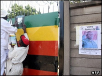 نصب تزئینات سالگرد انقلاب