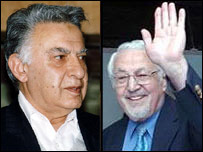 ابراهيم يزدی (راست) و عزت الله سحابی، بيانيه نهضت آزادی و فعالان ملی مذهبی را امضا کرده اند