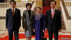 日本首相安倍晉三夫婦與越南總理阮晉勇夫婦