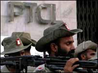 مواصلات کے نظام کو جام کرنے کی دھمکی کے بعد رینجرز تعینات