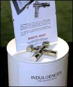 'Puzzle' frame holder