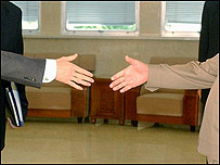 हाथ मिलाइए मगर...