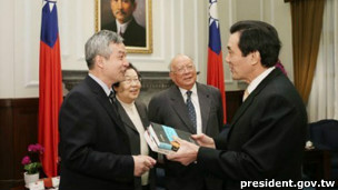 马英九接见贺卫方