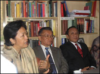 Bà Tôn Nữ Thị Ninh đang trình bày