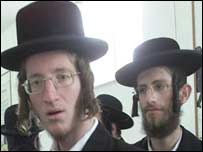 Elie Wiesel disse que os judeus na Europa vivem atemorizados