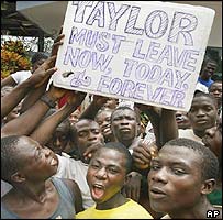 Manifestantes pedem renúncia do presidente Taylor na Libéria