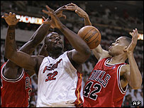 شکیل اونیل در مصاف با مدافعان شیکاگو