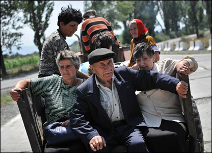 Người dân Nam Ossetia đi lánh nạn