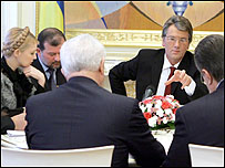 Ющенко за круглим столом