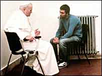 پاپ و محمد علی آقجا در زندان 1983