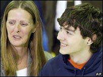 Shawn com a mãe, Pam Akers