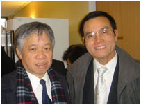 Tiến sĩ Lê Đình Thông (bên phải) với Xuân Hồng (BBC)