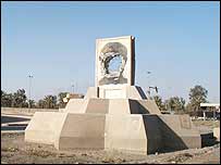 Monumento a Saddam em Bagdá