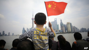 上海外灘擠滿遊人（3/10/2012）