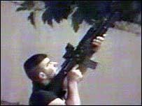 مرد مسلح فلسطينی به سوی ساختمان پارلمان تيراندازی می کند