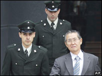 Alberto Fujimori é preso por policiais no Chile