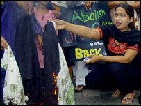 مشرف کے بیان پر مظاہرے