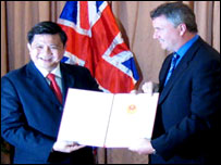 Hai ông Nguyễn Văn Giàu và Thomas Tobin ngày 09/09/2008 ở Hà Nội