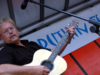 Y Moniars © CREAD cyf