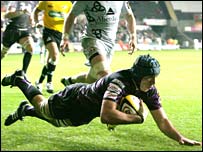 Justin Tipuric yn groesi i'r Gweilch