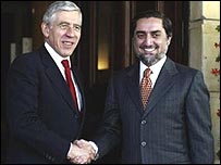 دکتر عبدالله (سمت راست) و جک استرا وزيران خارجه افغانستان و بريتانيا در نشست گروه هشت