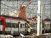 دھماکوں کے بعد پولیس الرٹ ہوگئی ہے۔