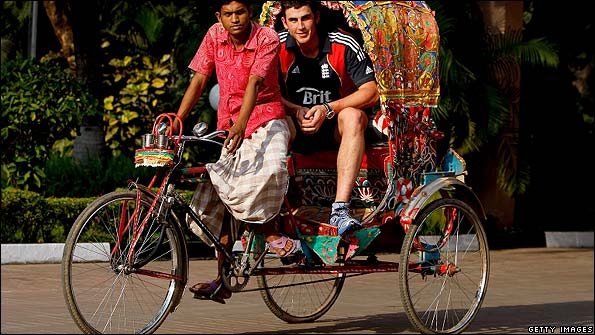 Craig Kieswetter enjoys a ride in a rickshaw